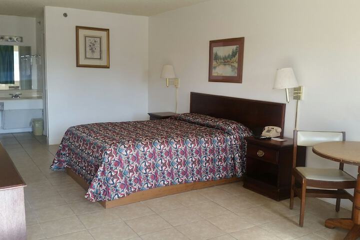 Room 8 of 16