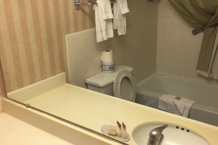 Room 11 of 34