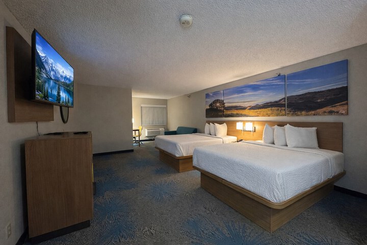 Days Inn by Wyndham Sturgis