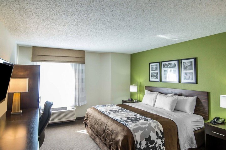 Room 9 of 33