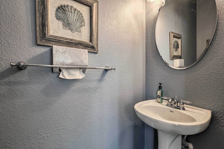 Near Bethany Beach & Boardwalk: Pristine Townhome!