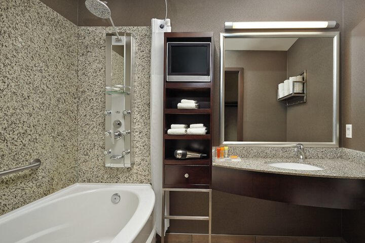 Room 13 of 32