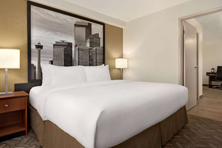 Room 10 of 40