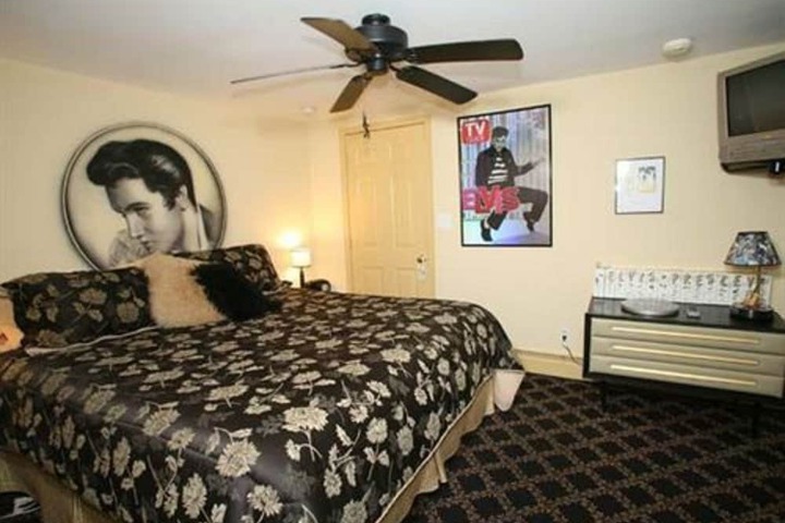 Room 45 of 77
