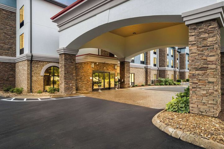 Hotel 2 of 43