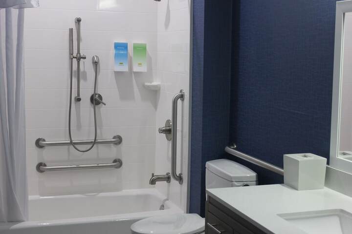 Room 12 of 26