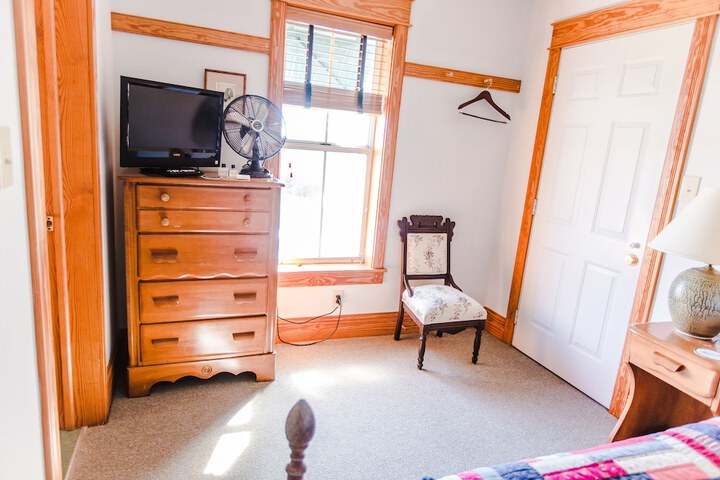 Room 37 of 62