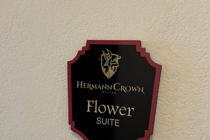 Hermann Crown Suites
