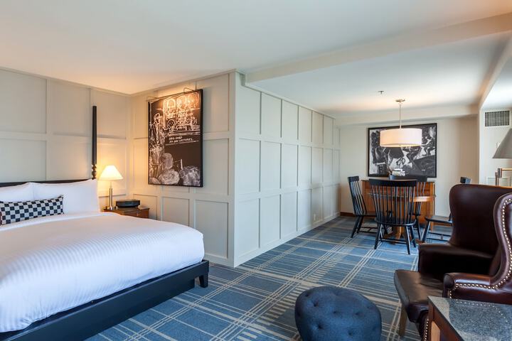Room 28 of 60