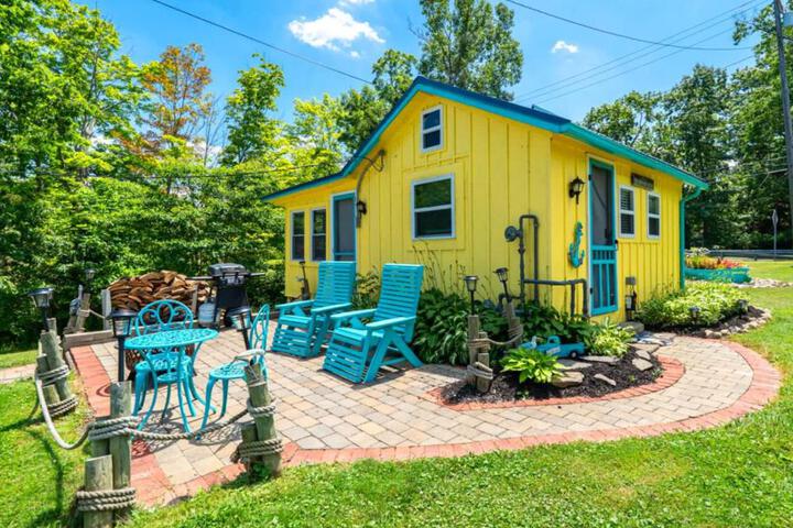LemonDrop Lake-Front Cottage