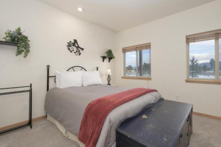 Mountain Peak 3.5 Bathrooms Home