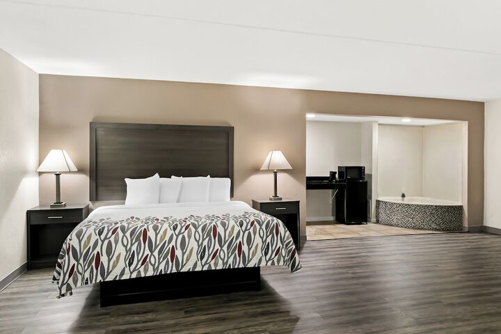 Room 33 of 38