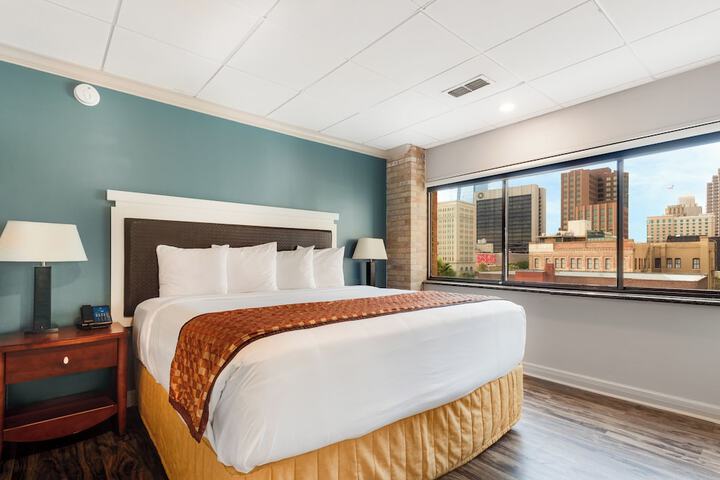 Room 70 of 250