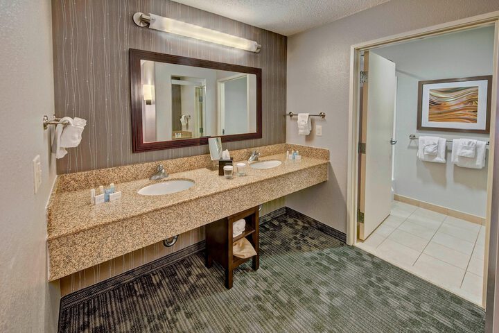 Room 14 of 33