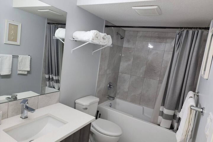 Luxurious Home Away From Home With Aircon