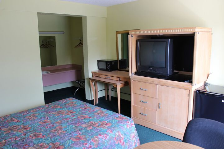 Room 8 of 12