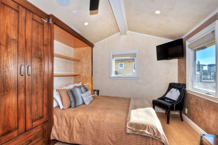 Room 18 of 110