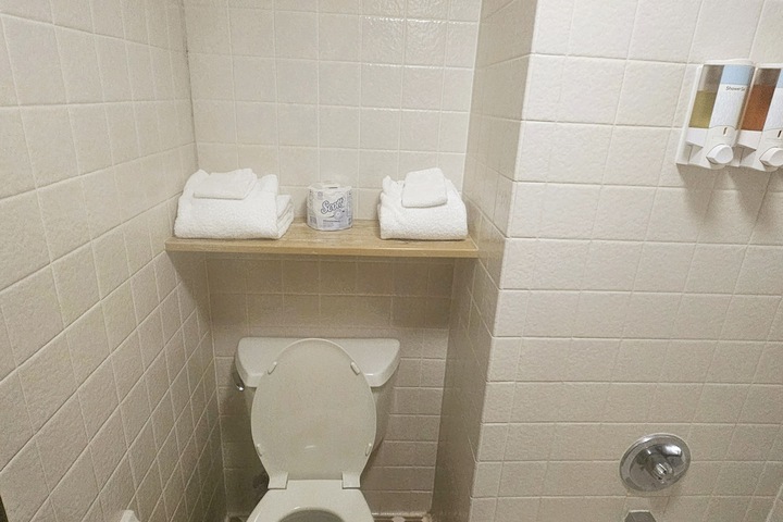 Room 8 of 27