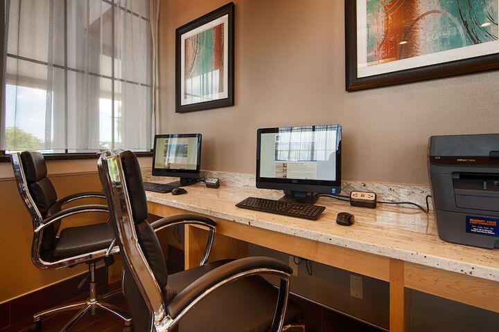 Business Center 44 of 47