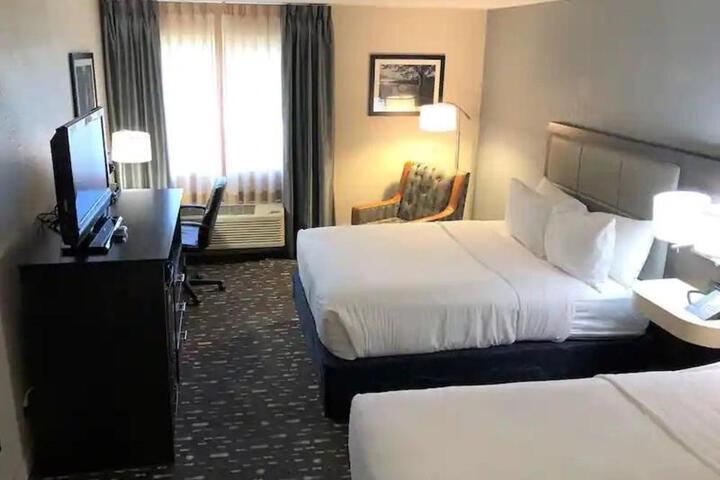 Country Inn & Suites by Radisson Auburn IN