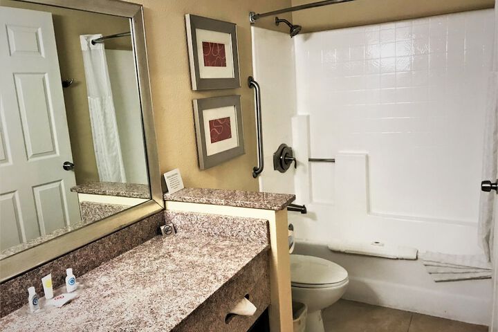 Room 16 of 38