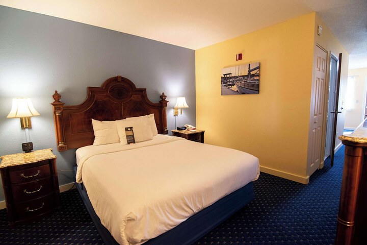 Room 136 of 199