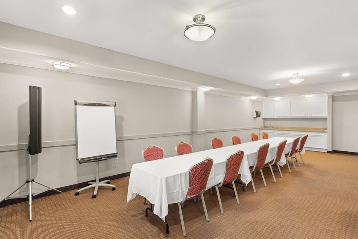 Sleep Inn & Suites Bush Intercontinental - IAH East