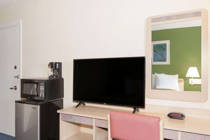 Room 16 of 18
