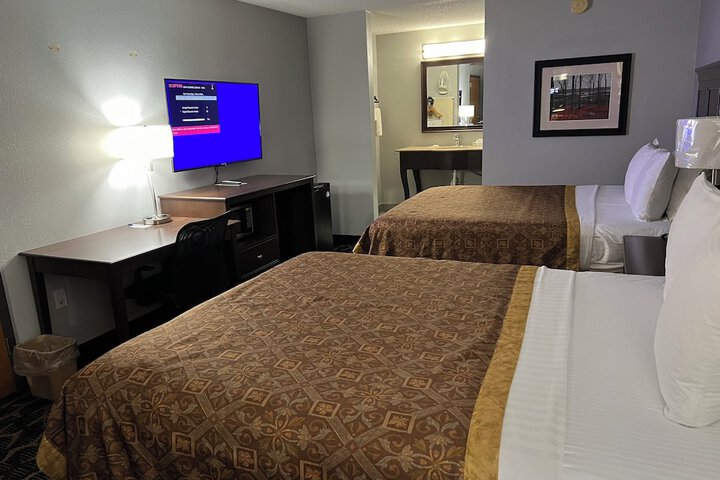 Greenlight Inn & Suites