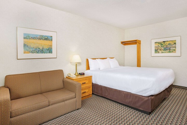 Room 10 of 27
