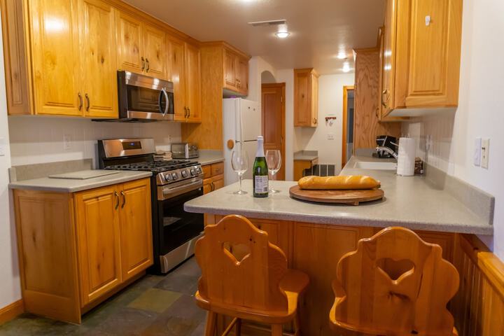 Family Vacation heated in / out Pool Tubing & Ice Skating 719 3 Bedroom Townhouse by RedAwning