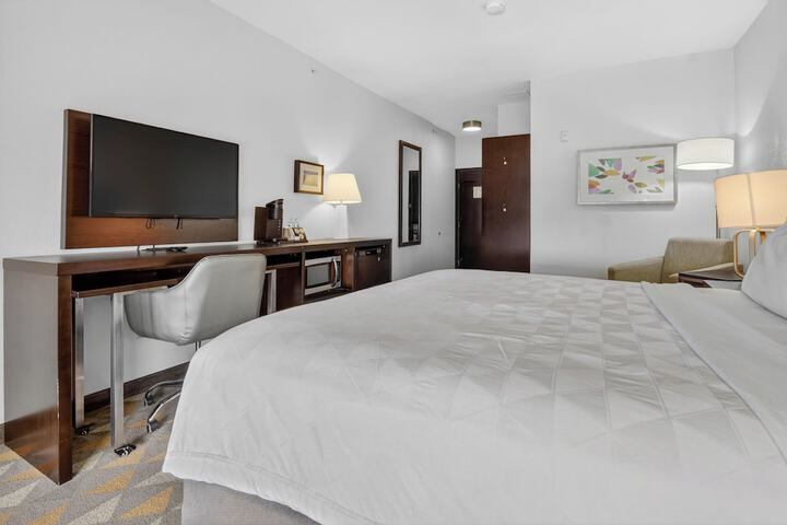 Holiday Inn & Suites Dallas-Addison by IHG