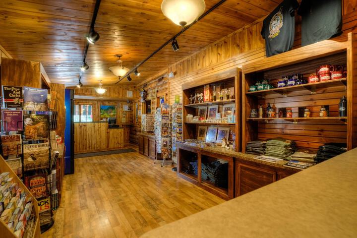 Gift Shop 155 of 160