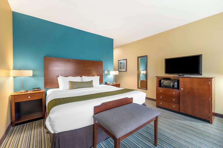Room 17 of 38