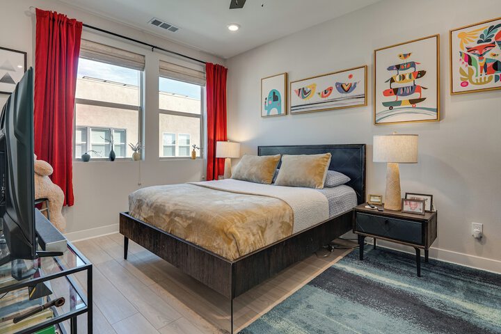 12 Mi to Dtla! Multi-level Charmer w / Pool Access