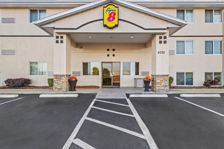 Super 8 by Wyndham Independence Kansas City