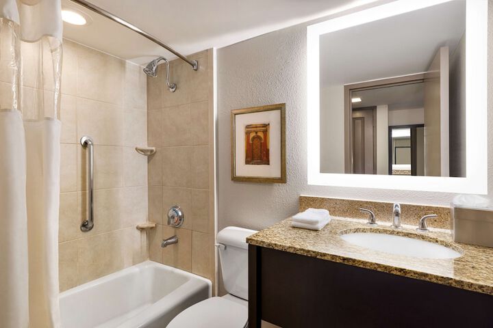 DoubleTree by Hilton Hotel New Orleans Airport