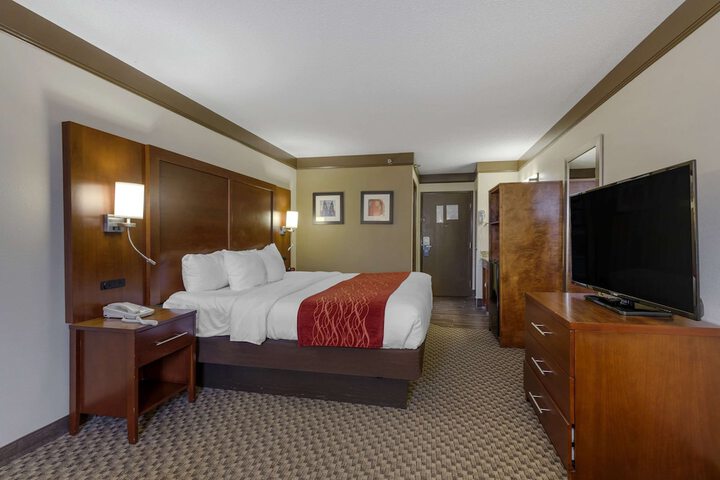 Room 27 of 32