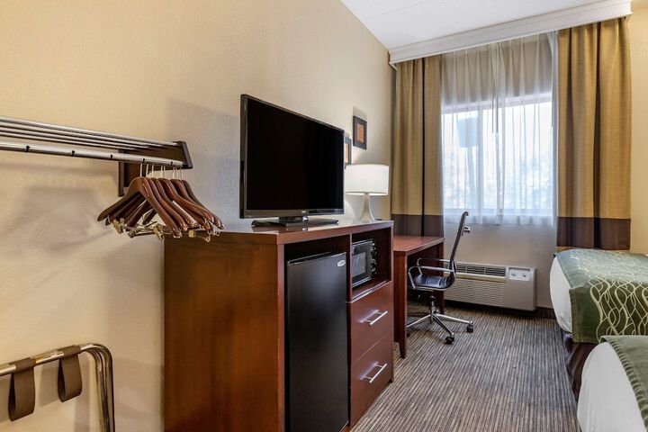 Room 8 of 32