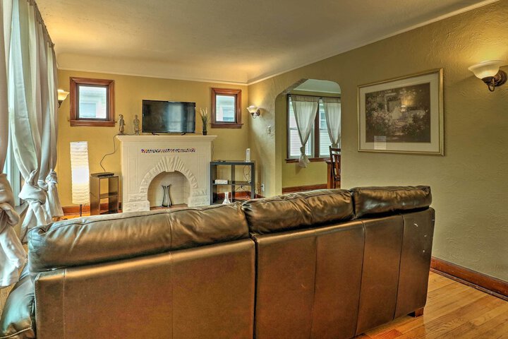 Cozy Duplex: Half Mi to Magic Bag & Woodward Ave!
