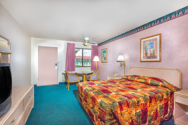 Room 5 of 12