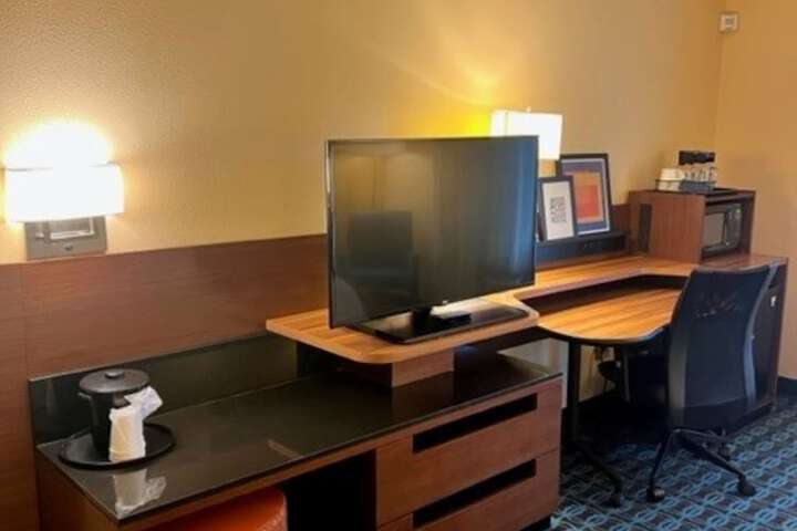 Room 12 of 25