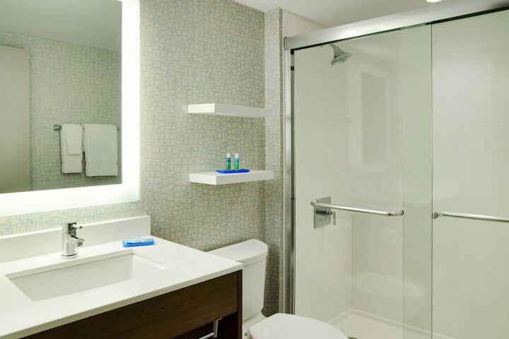Holiday Inn Express Toronto - Downtown by IHG