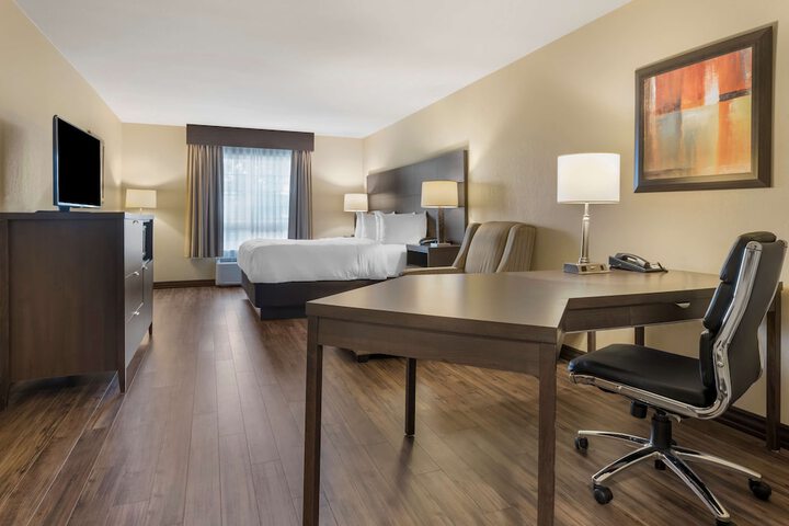 Room 34 of 47