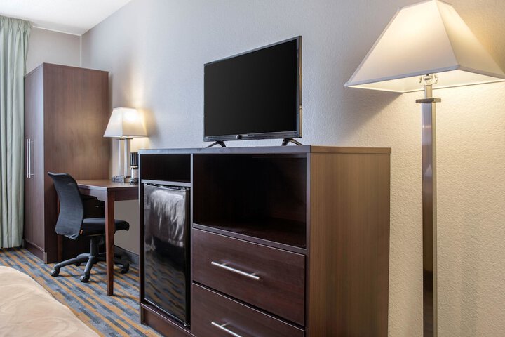 Room 16 of 30