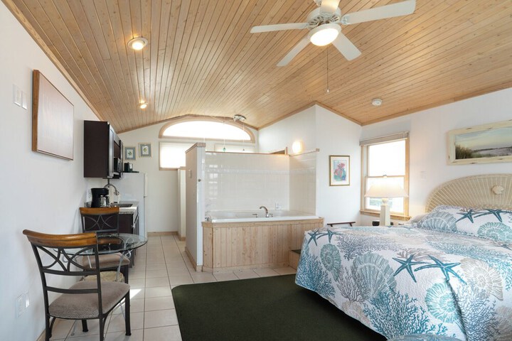 Ocracoke Harbor Inn
