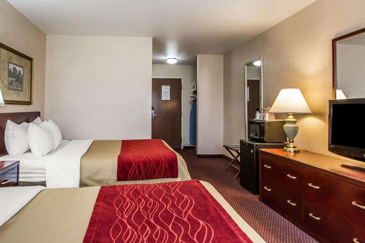 Quality Inn & Suites Fort Madison near Hwy 61