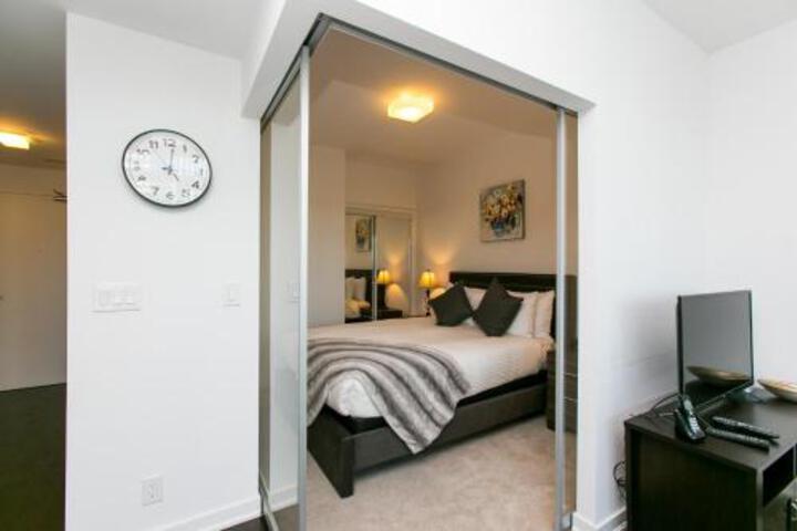 Royal Stays Furnished Apartments Entertainement District