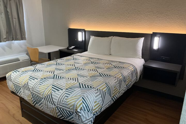 Room 9 of 24