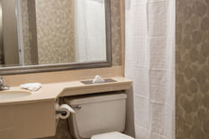 Ramada Plaza Rochester Airport